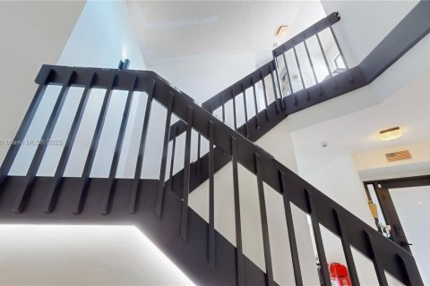 Townhouse in Miami, Florida 3 bedrooms, 137.87 sq.m. № 1862530 - photo 9