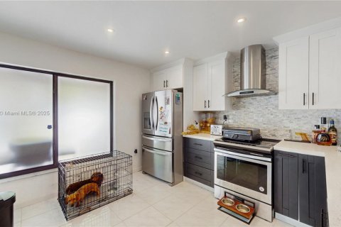 Townhouse in Miami, Florida 3 bedrooms, 137.87 sq.m. № 1862530 - photo 28