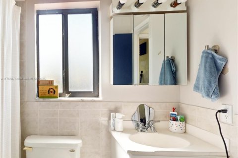 Townhouse in Miami, Florida 3 bedrooms, 137.87 sq.m. № 1862530 - photo 13