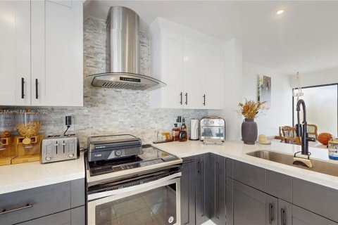 Townhouse in Miami, Florida 3 bedrooms, 137.87 sq.m. № 1862530 - photo 29