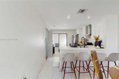Townhouse in Miami, Florida 3 bedrooms, 137.87 sq.m. № 1862530 - photo 25