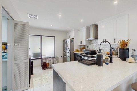 Townhouse in Miami, Florida 3 bedrooms, 137.87 sq.m. № 1862530 - photo 26