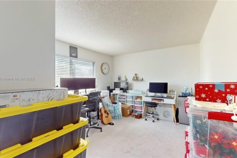Townhouse in Miami, Florida 3 bedrooms, 137.87 sq.m. № 1862530 - photo 10
