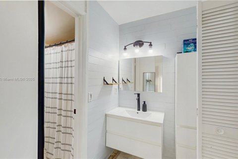 Townhouse in Miami, Florida 3 bedrooms, 137.87 sq.m. № 1862530 - photo 6