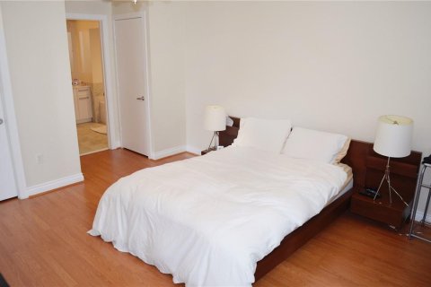Condo in Miami, Florida, 2 bedrooms № 2245204 - photo 5
