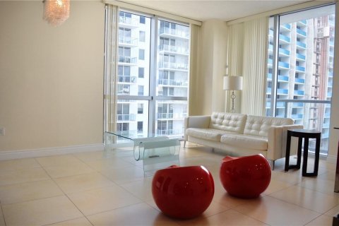 Condo in Miami, Florida, 2 bedrooms № 2245204 - photo 2