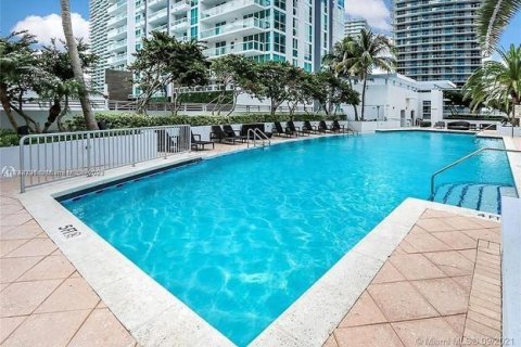 Condo in Miami, Florida, 2 bedrooms № 2245204 - photo 16