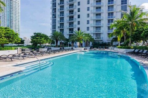 Condo in Miami, Florida, 2 bedrooms № 2245204 - photo 13