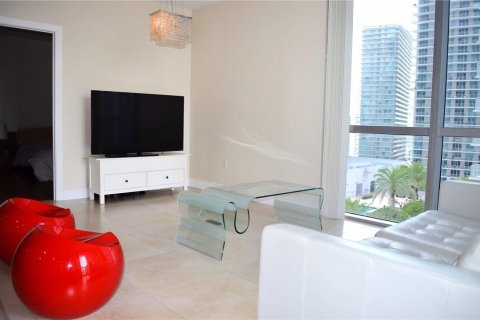 Condo in Miami, Florida, 2 bedrooms № 2245204 - photo 3