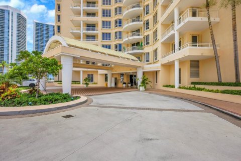 Copropriété à louer à Miami, Floride: 1 chambre, 72.46 m2 № 1968047 - photo 4