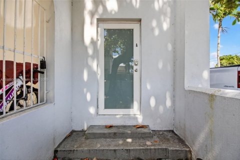 Commercial property in Miami, Florida 303.23 sq.m. № 1942530 - photo 7