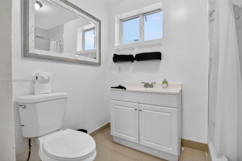 Commercial property in Miami, Florida 303.23 sq.m. № 1942530 - photo 12