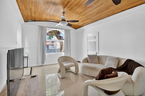 Commercial property in Miami, Florida 303.23 sq.m. № 1942530 - photo 29