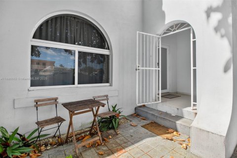 Commercial property in Miami, Florida 303.23 sq.m. № 1942530 - photo 26