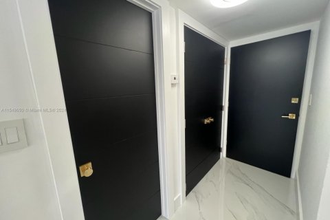 Condominio en venta en Miami, Florida, 1 dormitorio, 74.41 m2 № 2012825 - foto 8