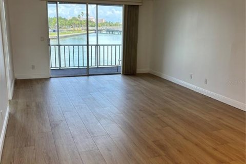 Copropriété à louer à South Pasadena, Floride: 2 chambres, 103.12 m2 № 2217517 - photo 4