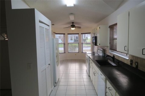 House in Leesburg, Florida 3 bedrooms, 121.89 sq.m. № 2101989 - photo 4