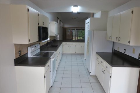 House in Leesburg, Florida 3 bedrooms, 121.89 sq.m. № 2101989 - photo 5