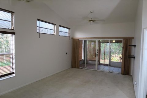 House in Leesburg, Florida 3 bedrooms, 121.89 sq.m. № 2101989 - photo 9