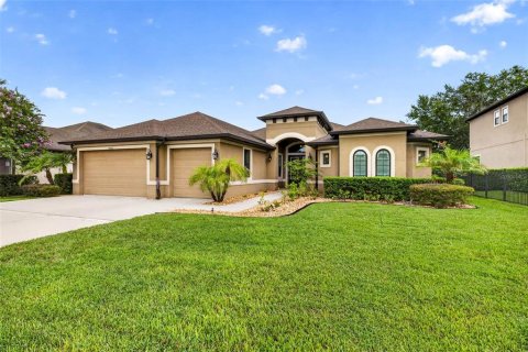 House in Land O' Lakes, Florida 4 bedrooms, 273.88 sq.m. № 2324900