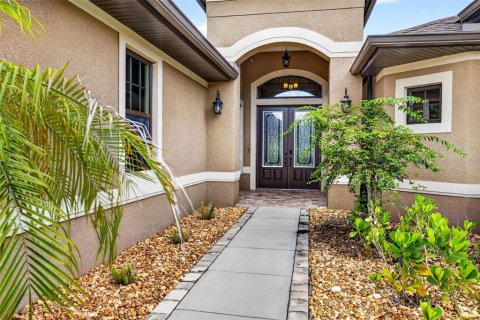 House in Land O' Lakes, Florida 4 bedrooms, 273.88 sq.m. № 2324900 - photo 5