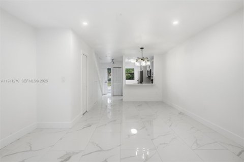 Touwnhouse à louer à Hialeah, Floride: 2 chambres, 99.96 m2 № 1998370 - photo 7
