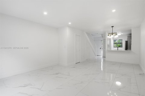 Touwnhouse à louer à Hialeah, Floride: 2 chambres, 99.96 m2 № 1998370 - photo 6
