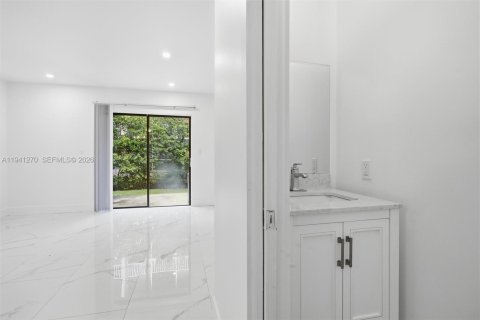 Touwnhouse à louer à Hialeah, Floride: 2 chambres, 99.96 m2 № 1998370 - photo 10