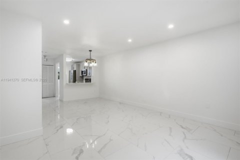 Touwnhouse à louer à Hialeah, Floride: 2 chambres, 99.96 m2 № 1998370 - photo 8