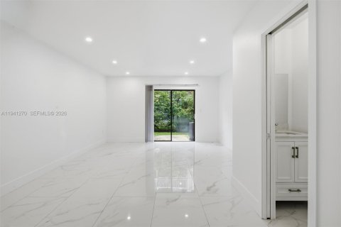 Touwnhouse à louer à Hialeah, Floride: 2 chambres, 99.96 m2 № 1998370 - photo 4