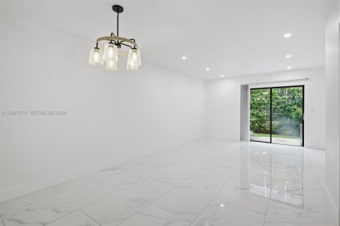 Touwnhouse à louer à Hialeah, Floride: 2 chambres, 99.96 m2 № 1998370 - photo 2