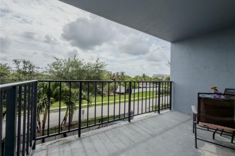 Condo in North Miami, Florida  № 2086453 - photo 21