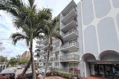 Condo in North Miami, Florida  № 2086453 - photo 23
