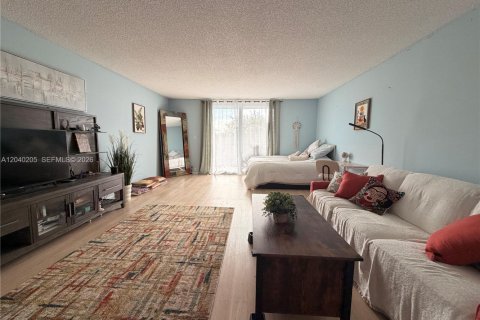 Condo in North Miami, Florida  № 2086453 - photo 2