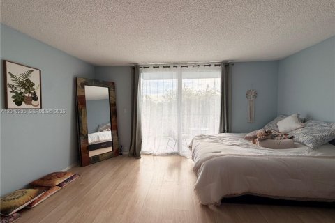 Condo in North Miami, Florida  № 2086453 - photo 7