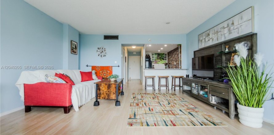 Studio in the Condo in North Miami, Florida  № 2086453