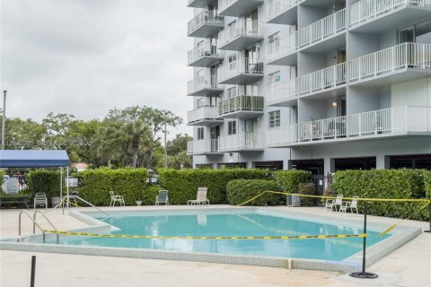 Condo in North Miami, Florida  № 2086453 - photo 26