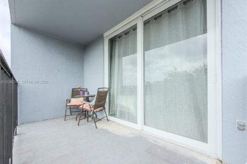 Condo in North Miami, Florida  № 2086453 - photo 20