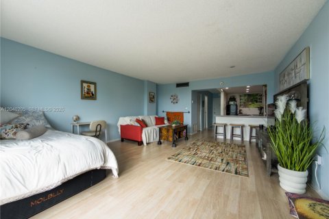 Condo in North Miami, Florida  № 2086453 - photo 5