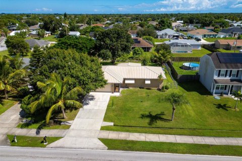 House in Port St. Lucie, Florida 3 bedrooms, 121.89 sq.m. № 2081993 - photo 26