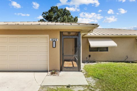 House in Port St. Lucie, Florida 3 bedrooms, 121.89 sq.m. № 2081993 - photo 2