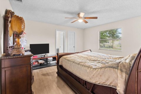 House in Port St. Lucie, Florida 3 bedrooms, 121.89 sq.m. № 2081993 - photo 10