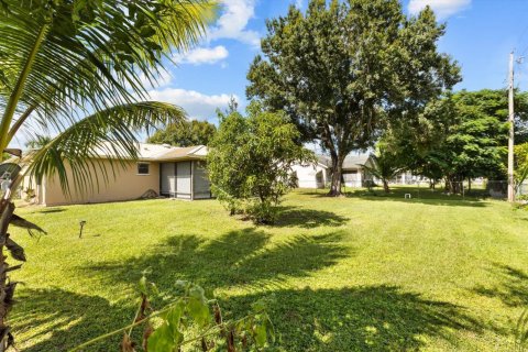 House in Port St. Lucie, Florida 3 bedrooms, 121.89 sq.m. № 2081993 - photo 22