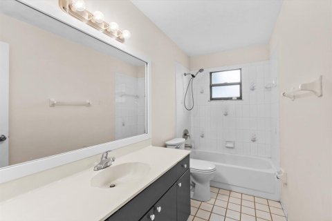 House in Port St. Lucie, Florida 3 bedrooms, 121.89 sq.m. № 2081993 - photo 16