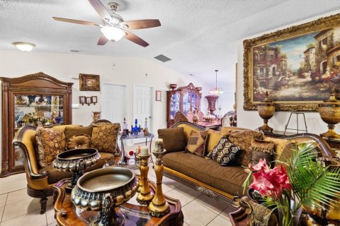 House in Port St. Lucie, Florida 3 bedrooms, 121.89 sq.m. № 2081993 - photo 5