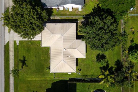 House in Port St. Lucie, Florida 3 bedrooms, 121.89 sq.m. № 2081993 - photo 24