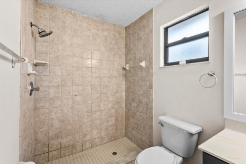 House in Port St. Lucie, Florida 3 bedrooms, 121.89 sq.m. № 2081993 - photo 13