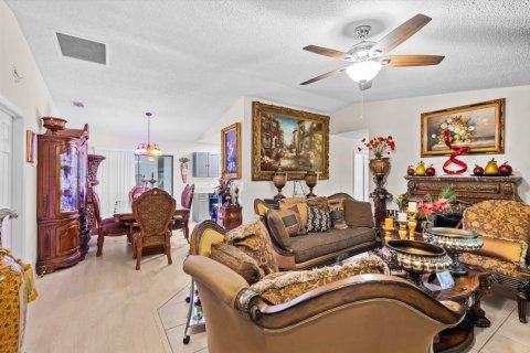 House in Port St. Lucie, Florida 3 bedrooms, 121.89 sq.m. № 2081993 - photo 3