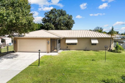House in Port St. Lucie, Florida 3 bedrooms, 121.89 sq.m. № 2081993