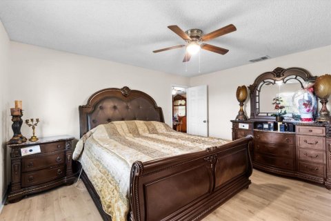 House in Port St. Lucie, Florida 3 bedrooms, 121.89 sq.m. № 2081993 - photo 11